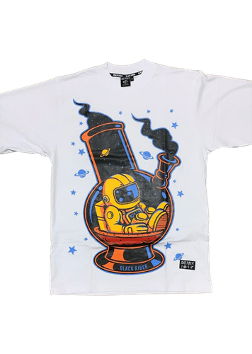 Camiseta con diseño impreso de astronauta y bong.