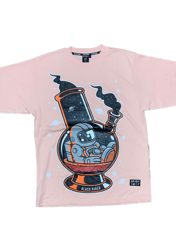 Camiseta con diseño impreso de astronauta y bong.