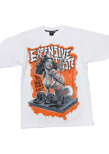 Camiseta con diseño impreso de una enfermera con la frase "Expensive Taste" y calaveras.
