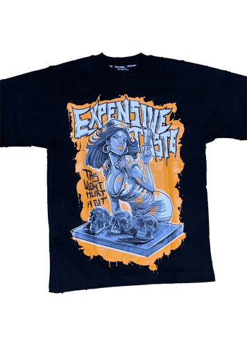 Camiseta con diseño impreso de una enfermera con la frase "Expensive Taste" y calaveras.