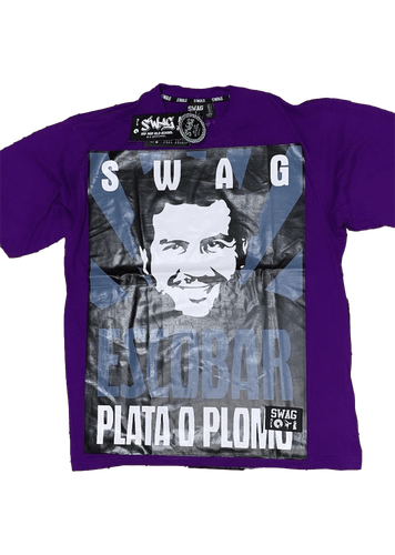 Camiseta con diseño impreso de Pablo Escobar y la frase "Plata o Plomo" junto con la palabra "Swag". Color morado.